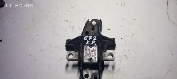 Engine mount bracket