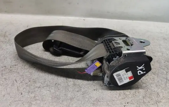 Audi A6 S6 C6 4F Front seatbelt