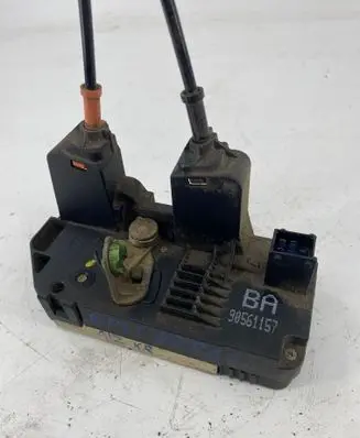 Opel Astra G Rear door lock 90561157