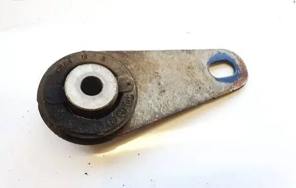 Peugeot 508 Engine mount bracket