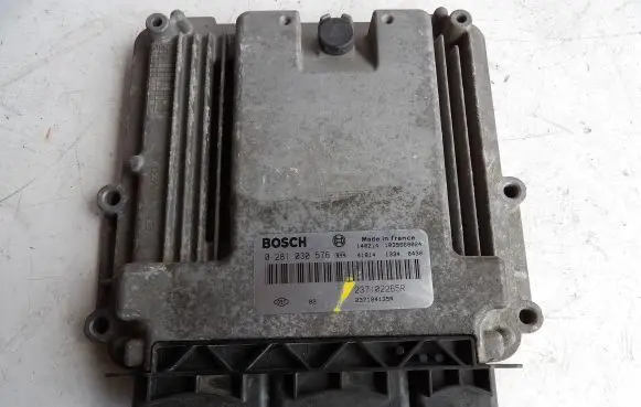 Renault Master III Engine control unit/module 237102265R 237104135R 0281030576
