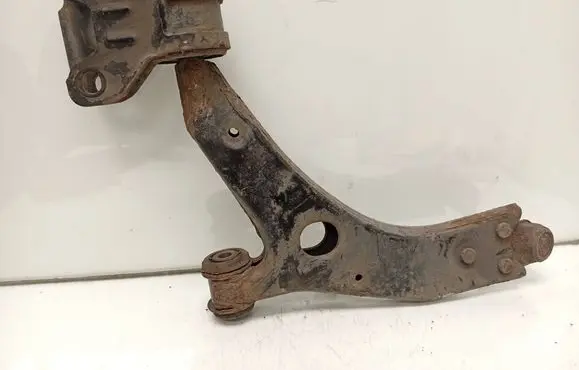 Volvo V40 Front lower control arm/wishbone AV613A262DA