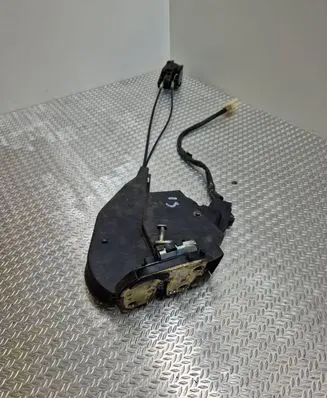 Lexus IS 200-300 Rear door lock