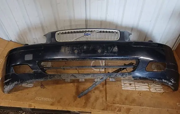 Volvo V70 Front bumper 08693340