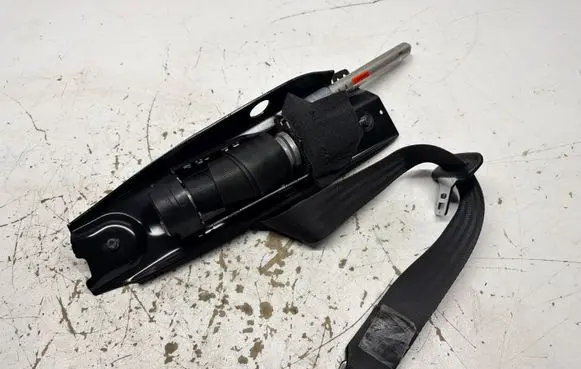 Volvo XC70 Front seatbelt 