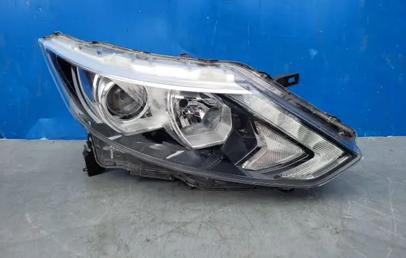 Nissan Qashqai Headlight/headlamp 10018013