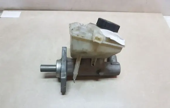 Volvo S80 Brake fluid reservoir 