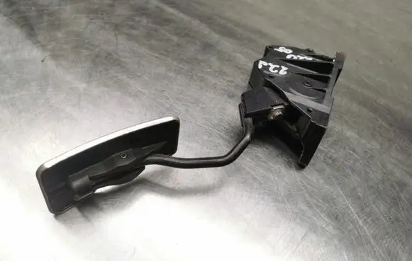Lexus IS 220D-250-350 Accelerator throttle pedal