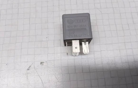 Skoda Octavia Mk2 (1Z) Other relay 8D0951253A