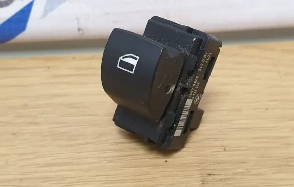 BMW X1 E84 Electric window control switch 6935534 61316935534