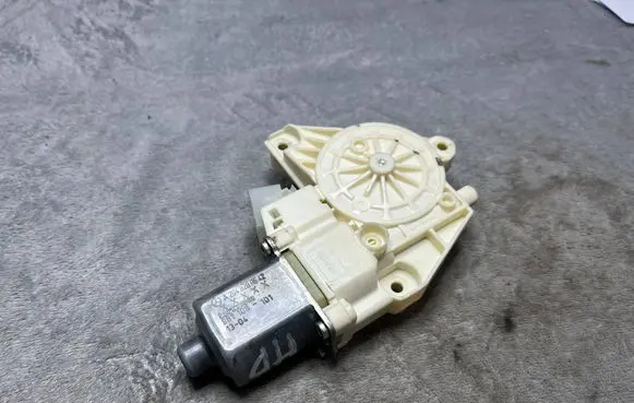 BMW X2 F39 Rear glass lock/latch C754 A2048200642