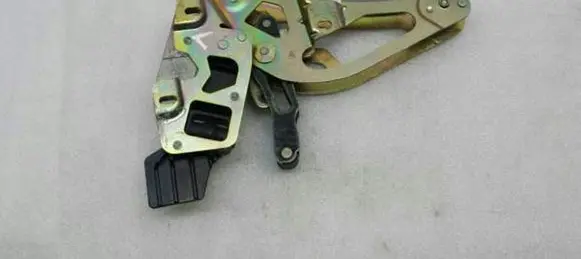 Mercedes-Benz SL R230 Convertible roof hinge A2307900371