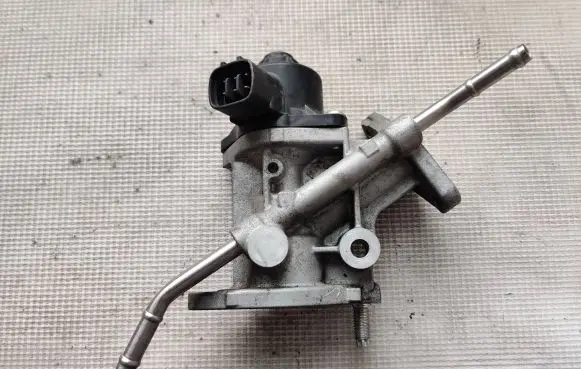 Toyota Prius (XW50) EGR valve 2562037140