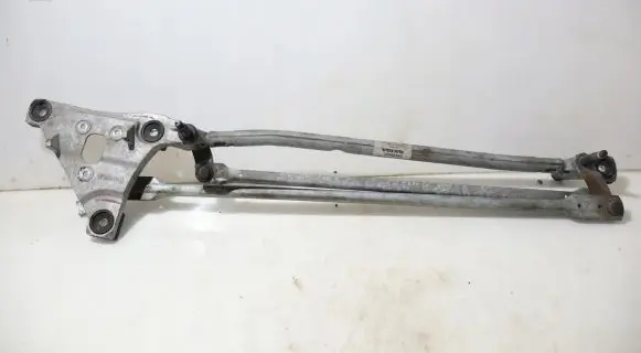 Volvo V50 Front wiper linkage 