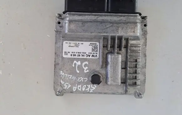Volkswagen Golf VII Engine control unit/module 04L907445B 28445556