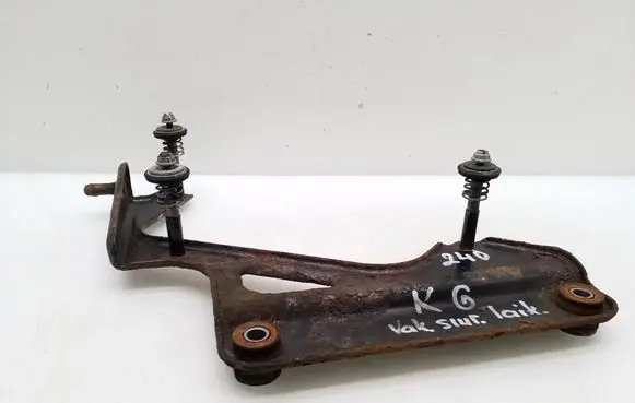 Mercedes-Benz CLS C218 X218 Pneumatic air compressor holding bracket A2128200143