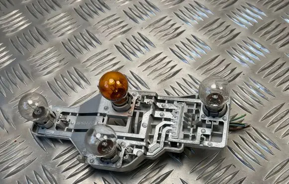 Skoda Octavia Mk2 (1Z) Tail light bulb cover holder 1Z9945258