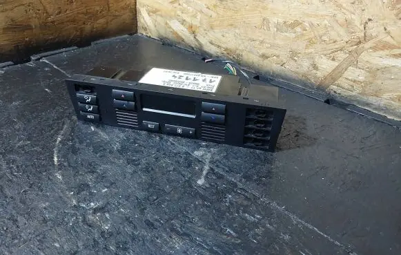 BMW 5 E39 Climate control unit 83775469 641183775469 8377546
