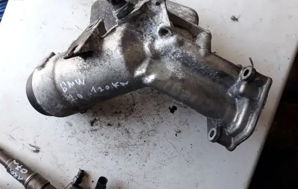 BMW 3 E92 E93 Oil filter mounting bracket