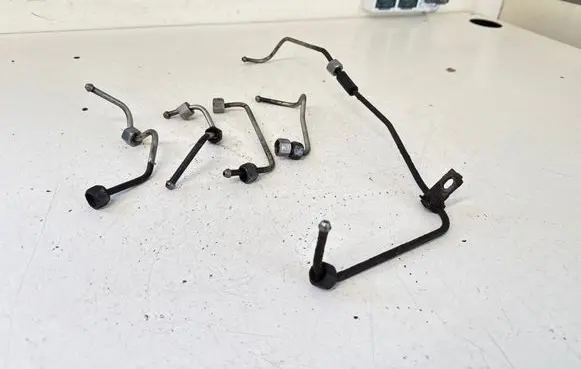 Opel Vivaro Fuel main line pipe