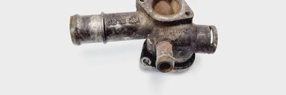 Volkswagen PASSAT B5 Engine coolant pipe/hose 038121133A