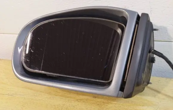 Mercedes-Benz C W203 Front door electric wing mirror 413133417