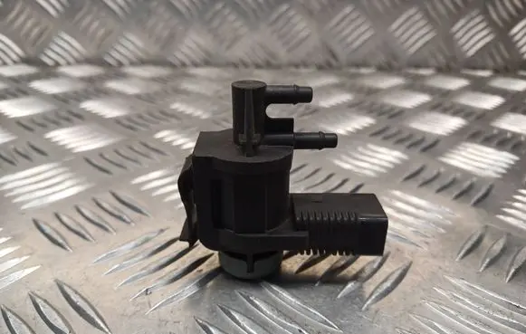 Audi A4 S4 B5 8D Turbo solenoid valve 1J0906283C