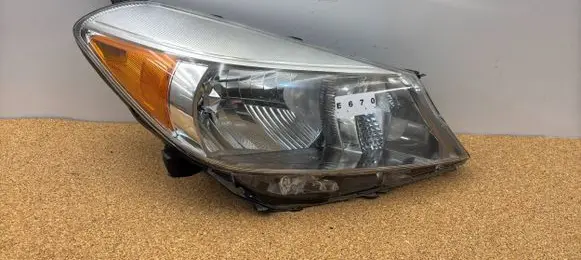 Toyota Yaris Headlight/headlamp 52-235
