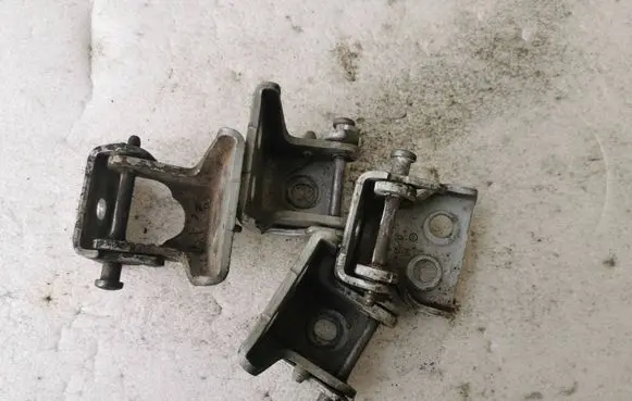 Peugeot Partner Front door upper hinge 