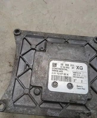 Opel Zafira B Engine control unit/module 5WK9465 55598211