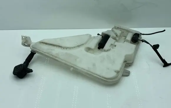 BMW 4 F36 Gran coupe Windshield washer fluid reservoir/tank 7241679 1109151559 14607211