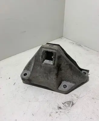 BMW 5 GT F07 Engine mounting bracket 6777628