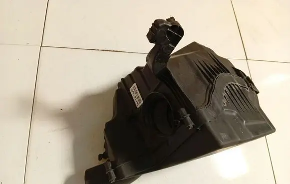 Ford C-MAX II Air filter box F026400492