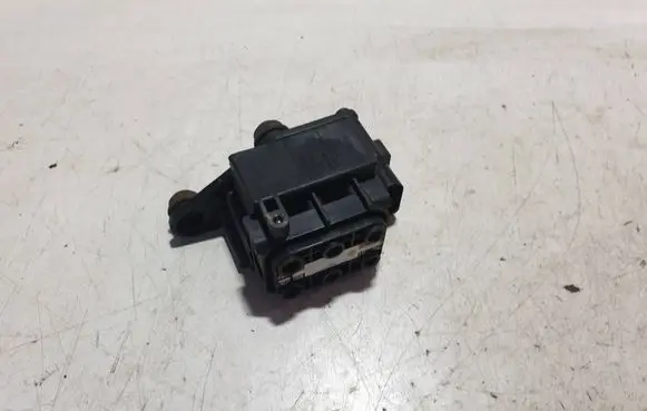 Jaguar XJL Air suspension valve block AW933B486AA 111132 100519