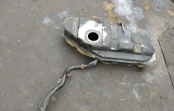 Nissan Serena Fuel tank 