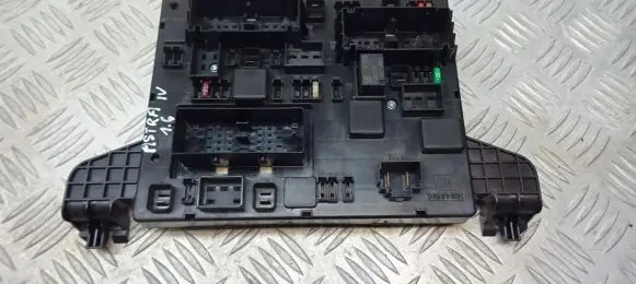 Opel Astra H High voltage junction box 13343949RN