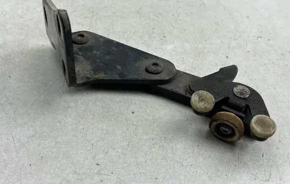 Volkswagen Caddy Sliding door lower roller guide/hinge 2K0843398 S355MC
