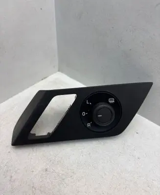 Wing mirror switch