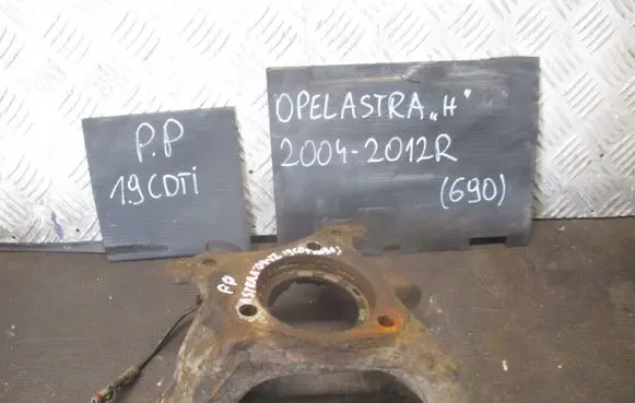 Opel Astra H Front wheel hub spindle knuckle
