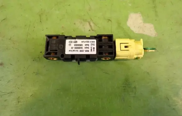 Hyundai Tucson JM Airbag deployment crash/impact sensor