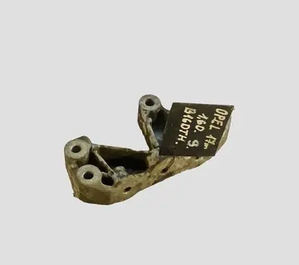 Opel Mokka Engine mounting bracket 95138117 8117