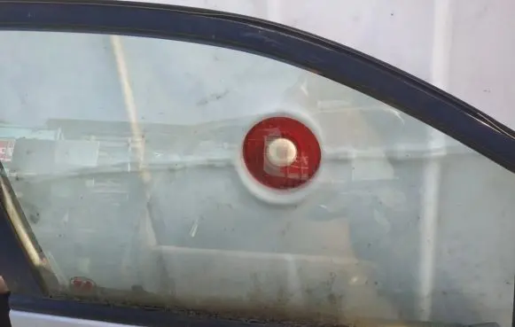 Mazda Premacy Front door window glass four-door