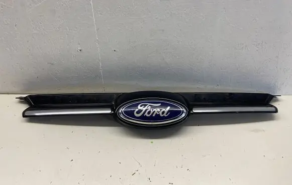 Ford Focus Front bumper upper radiator grill BM518A133C