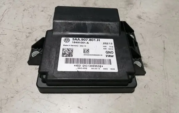 Volkswagen PASSAT B7 Hand brake control module 3AA907801H