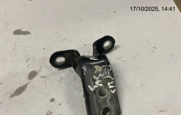 Toyota Prius+ (ZVW40) Front door upper hinge 
