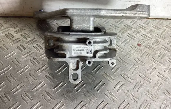 Volkswagen Tiguan Engine mount bracket 5WA199262F