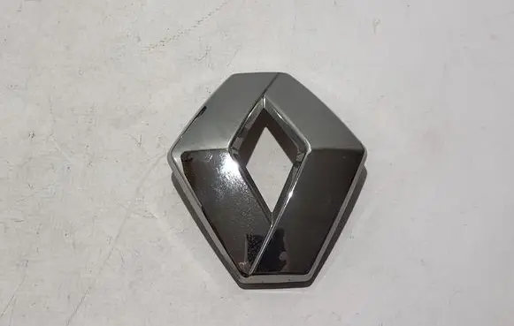 Renault Arkana Manufacturer badge logo/emblem 6231035153