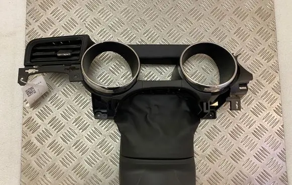 Ford Mustang VI Dashboard trim FR3B63044D70B