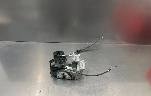 Hyundai ix20 Front door lock 813101K000