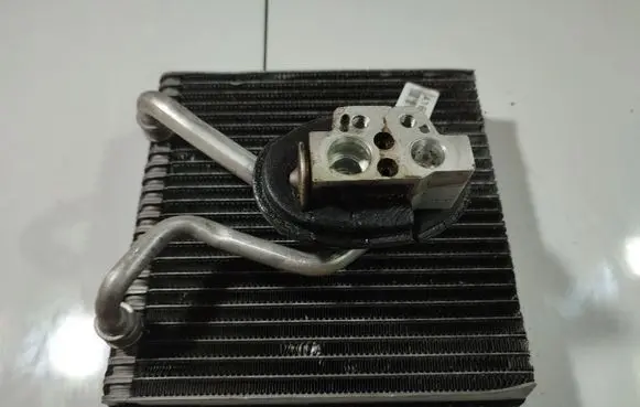Volkswagen Golf V A/C cooling radiator (condenser) 